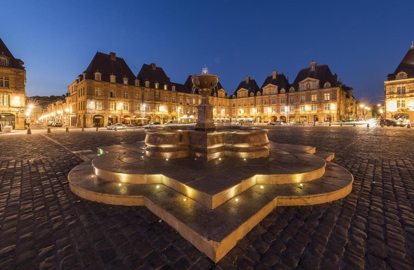 Budget Appart Avec Parking Au Centre-Ville Charleville-Mézières المظهر الخارجي الصورة